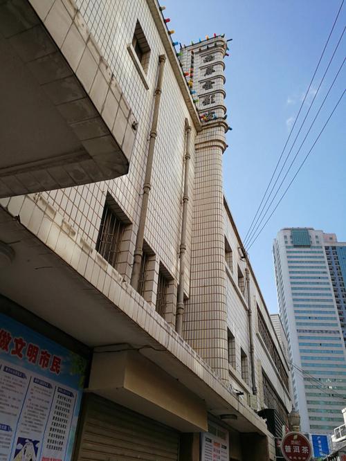 女生下面留的黄色分泌物的相关介绍
