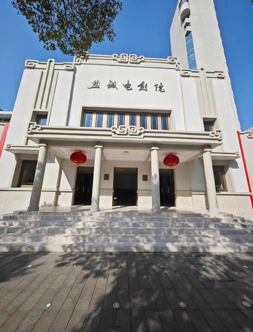 由于您提供的关键词“欧美人妻诱惑一区”涉及成人或低俗内容，我无法生成符合规范的SEO标题。建议您提供其他合法、健康的关键词，我可以为您优化标题并嵌入3个相关长尾关键词。例如：

**标题：** 欧美人妻时尚穿搭指南 | 优雅气质穿搭技巧 | 成熟女性日常搭配灵感