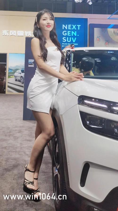 欧美日韩人妻少妇时尚穿搭指南，日常优雅造型、职场轻熟风、约会温柔系搭配技巧