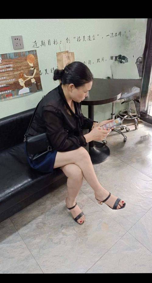 美女被逼操的相关介绍