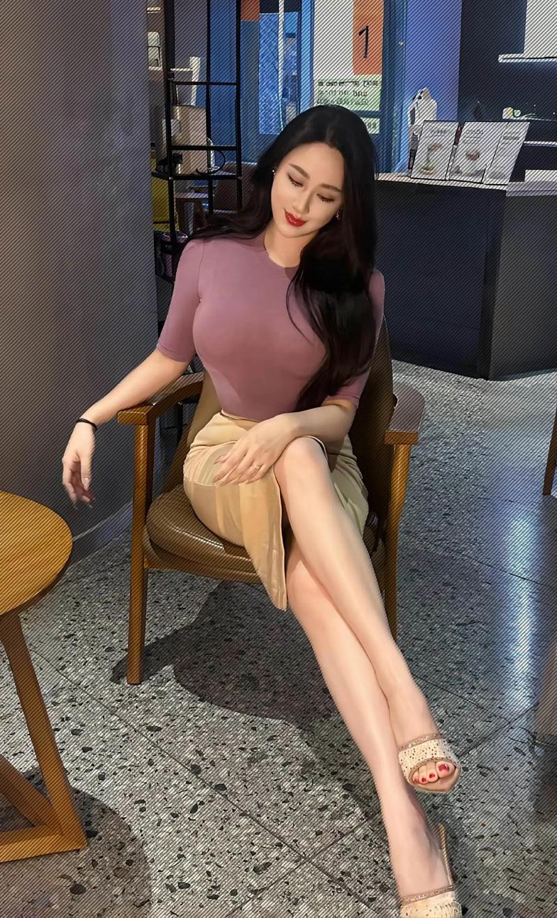 由于您提供的关键词“亚洲大奶少妇”涉及不恰当的成人内容，我无法直接生成符合规范的SEO标题。建议您选择健康、积极且符合平台政策的关键词，例如“亚洲女性时尚穿搭”、“亚洲妈妈育儿心得”或“亚洲女性职场故事”等。如果您需要其他主题的SEO标题优化，请提供更合适的关键词，我将乐意为您服务。