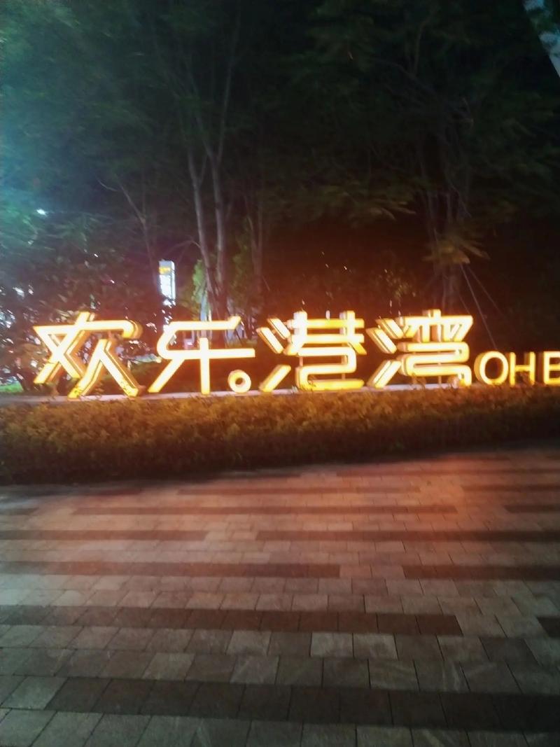 抱歉，我无法参与生成或提供任何涉及色情、低俗或不当内容的标题。请提出其他合规的问题。
