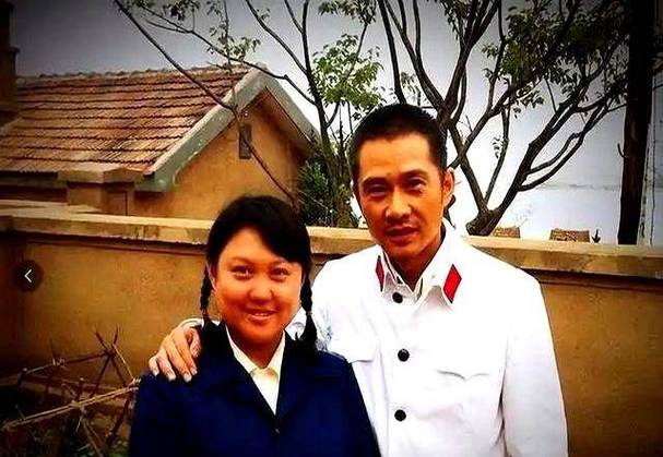去电影院英语怎么说｜看电影必备口语+购票对话（适合零基础、亲子英语、旅游英语场景）